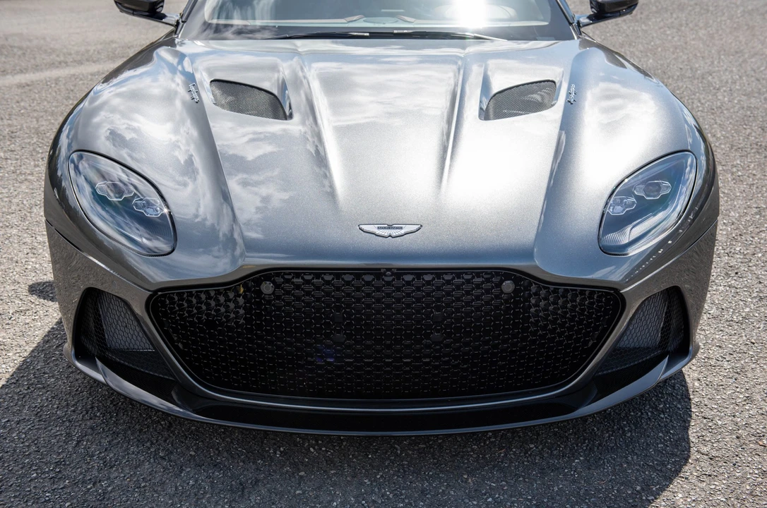 2019 Aston Martin DBS Superleggera - Image 10 of 31