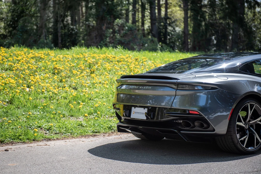 2019 Aston Martin DBS Superleggera - Image 14 of 31