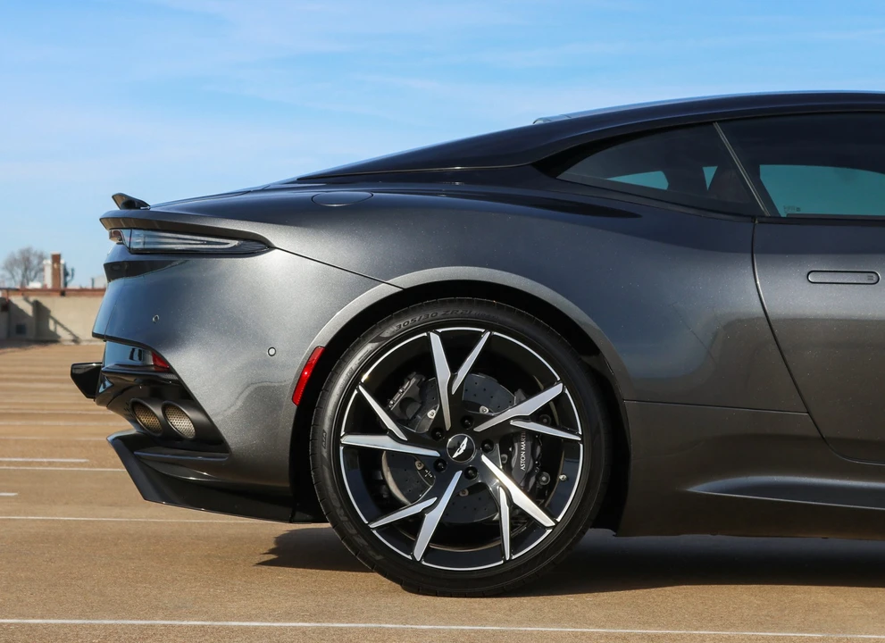 2019 Aston Martin DBS Superleggera - Image 28 of 31