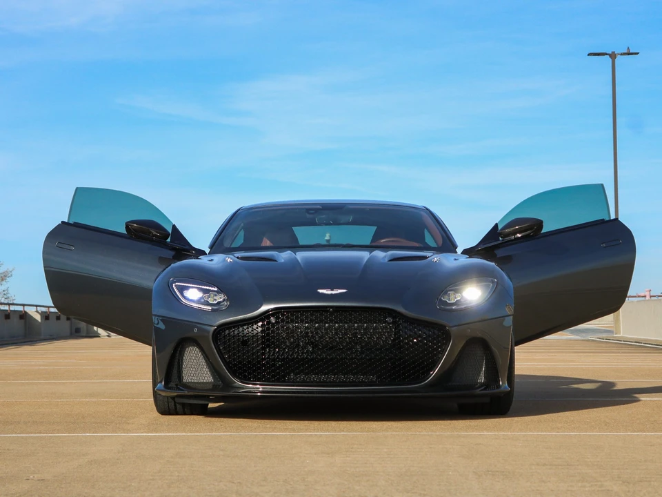2019 Aston Martin DBS Superleggera - Image 19 of 31