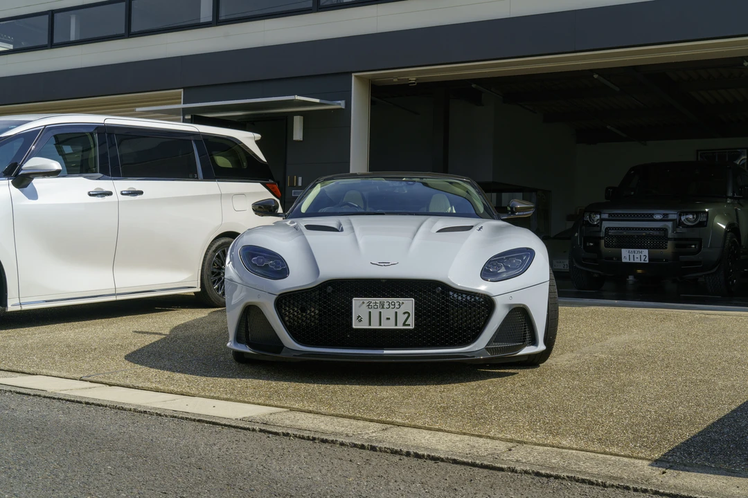 2019 Aston Martin DBS Superleggera - Image 2 of 31