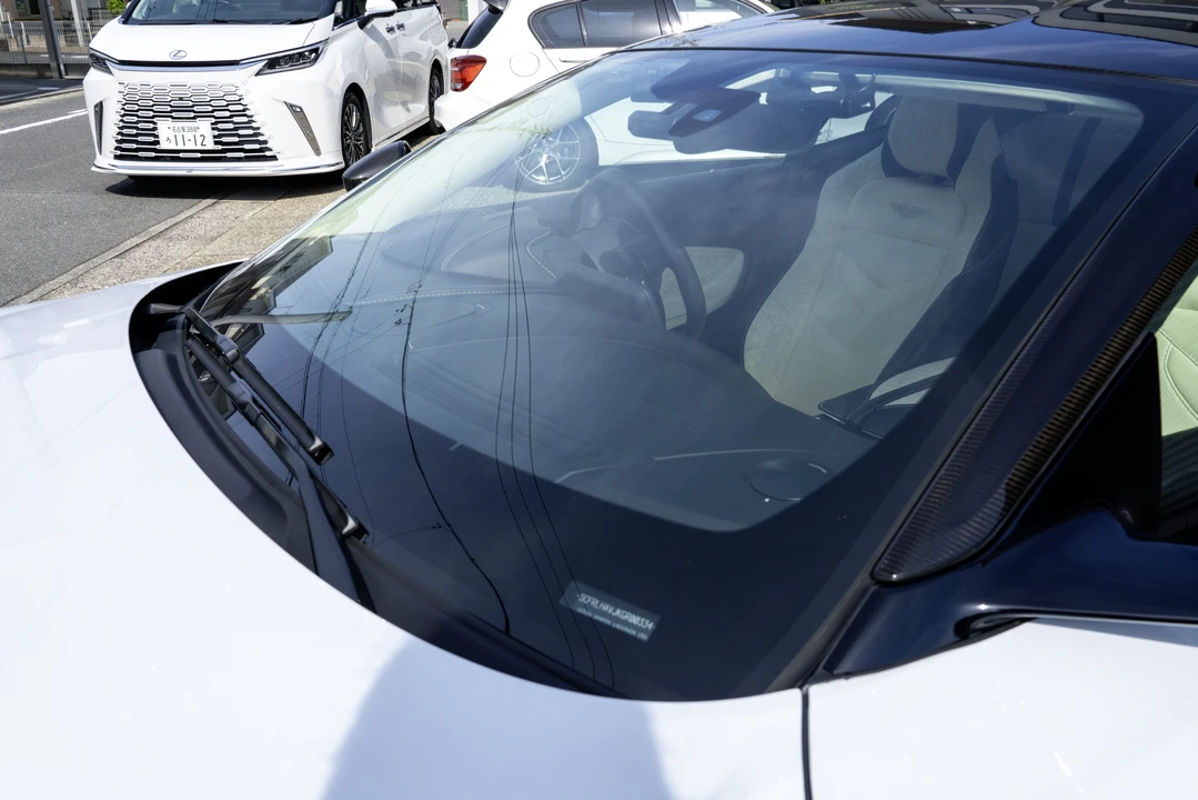 2019 Aston Martin DBS Superleggera - Image 26 of 31