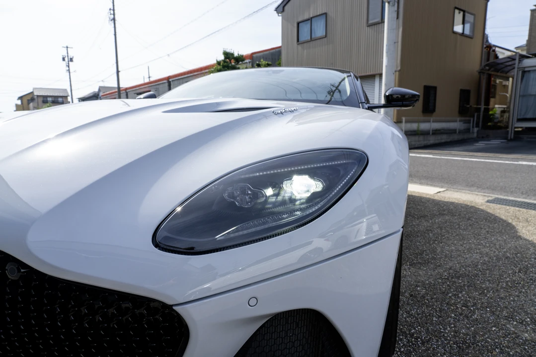 2019 Aston Martin DBS Superleggera - Image 13 of 31