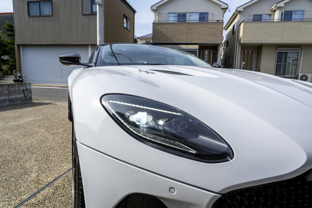 2019 Aston Martin DBS Superleggera - Image 14 of 31