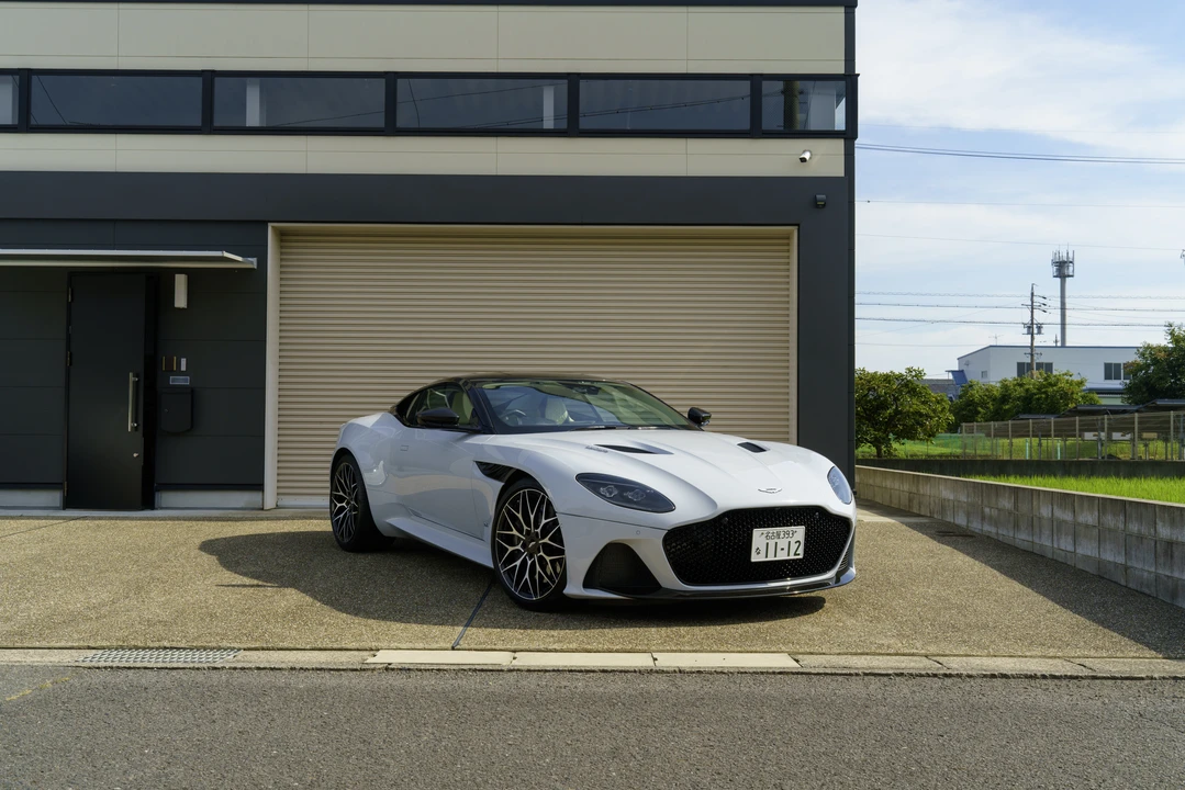 2019 Aston Martin DBS Superleggera - Image 9 of 31