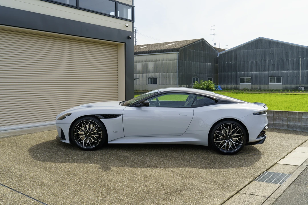 2019 Aston Martin DBS Superleggera - Image 4 of 31