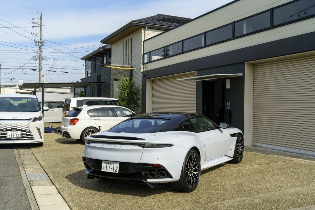 2019 Aston Martin DBS Superleggera - Image 7 of 31