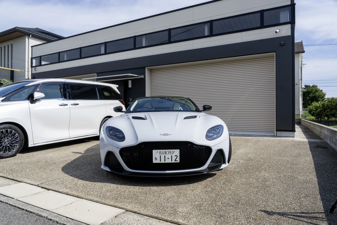 2019 Aston Martin DBS Superleggera - Image 10 of 31