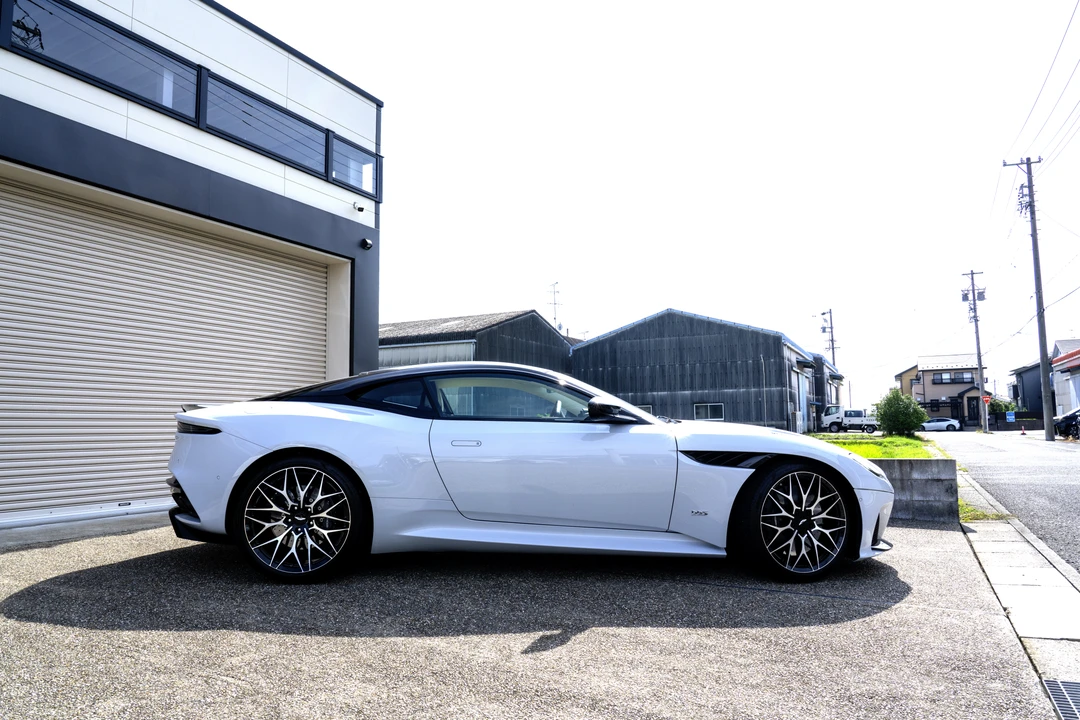 2019 Aston Martin DBS Superleggera - Image 8 of 31