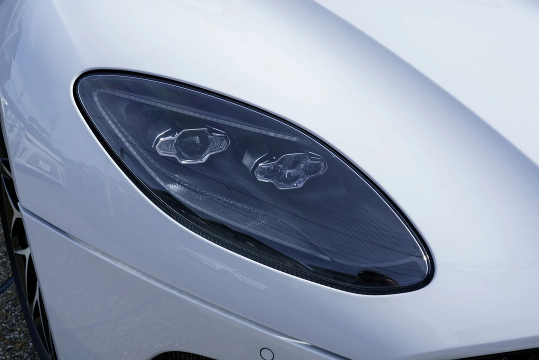 2019 Aston Martin DBS Superleggera - Image 17 of 31