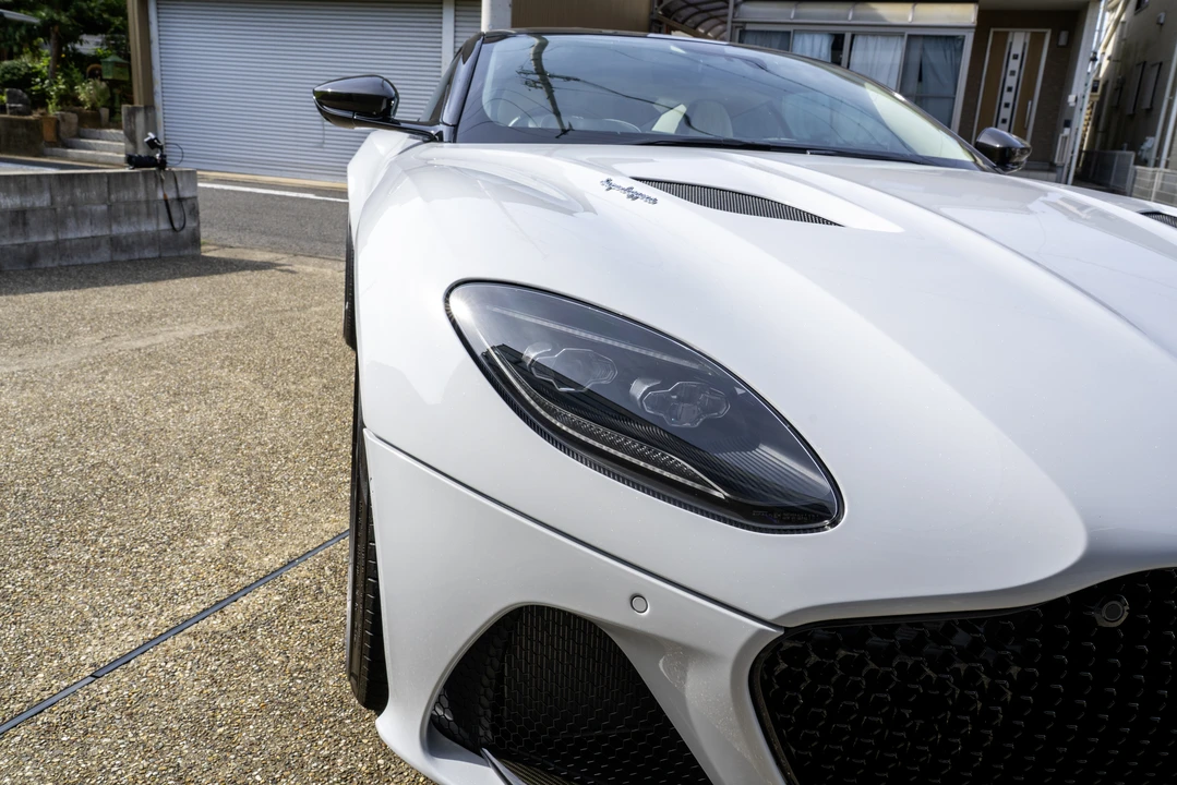 2019 Aston Martin DBS Superleggera - Image 18 of 31