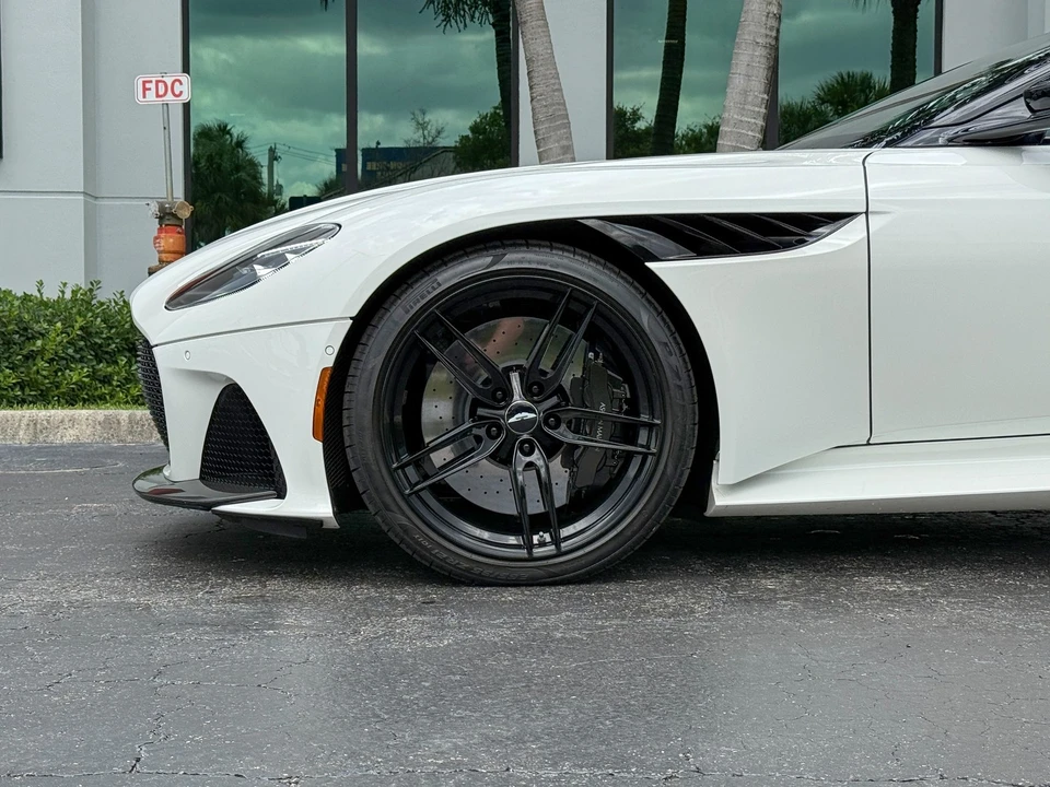 2019 Aston Martin DBS Superleggera - Image 14 of 31