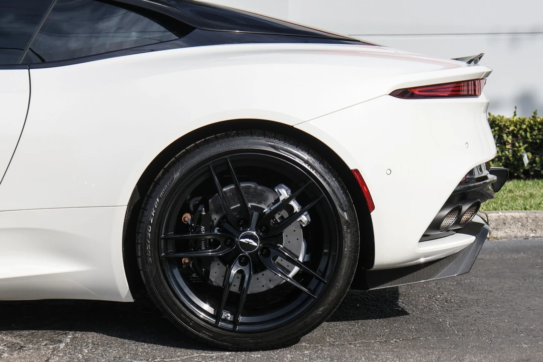 2019 Aston Martin DBS Superleggera - Image 28 of 31