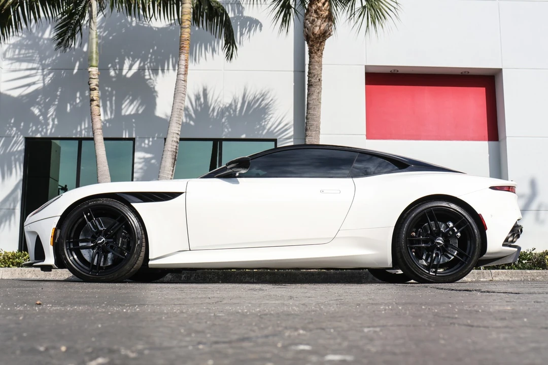 2019 Aston Martin - Image 25 of 31