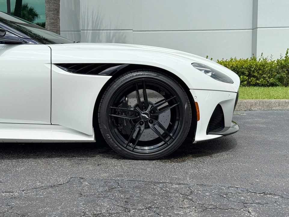 2019 Aston Martin DBS Superleggera - Image 5 of 31