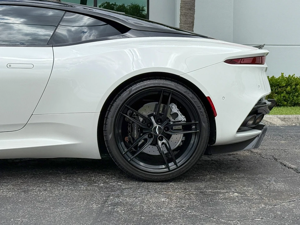 2019 Aston Martin DBS Superleggera - Image 15 of 31