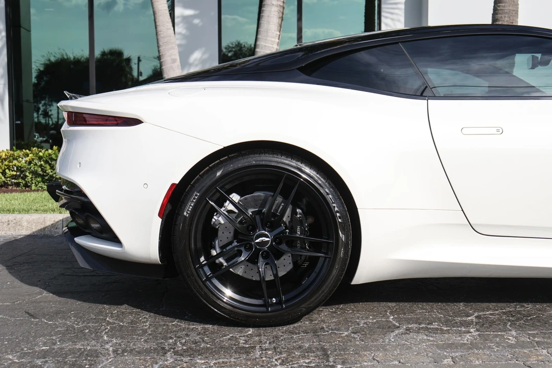 2019 Aston Martin DBS Superleggera - Image 10 of 31