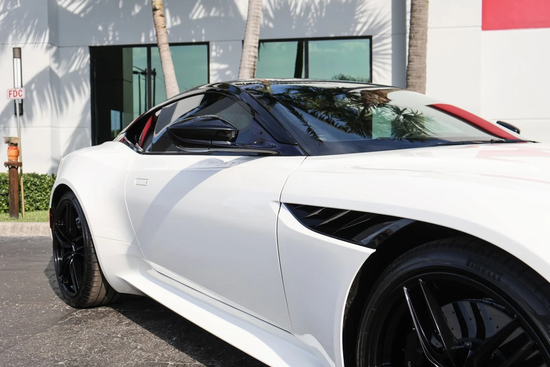 2019 Aston Martin - Image 18 of 31
