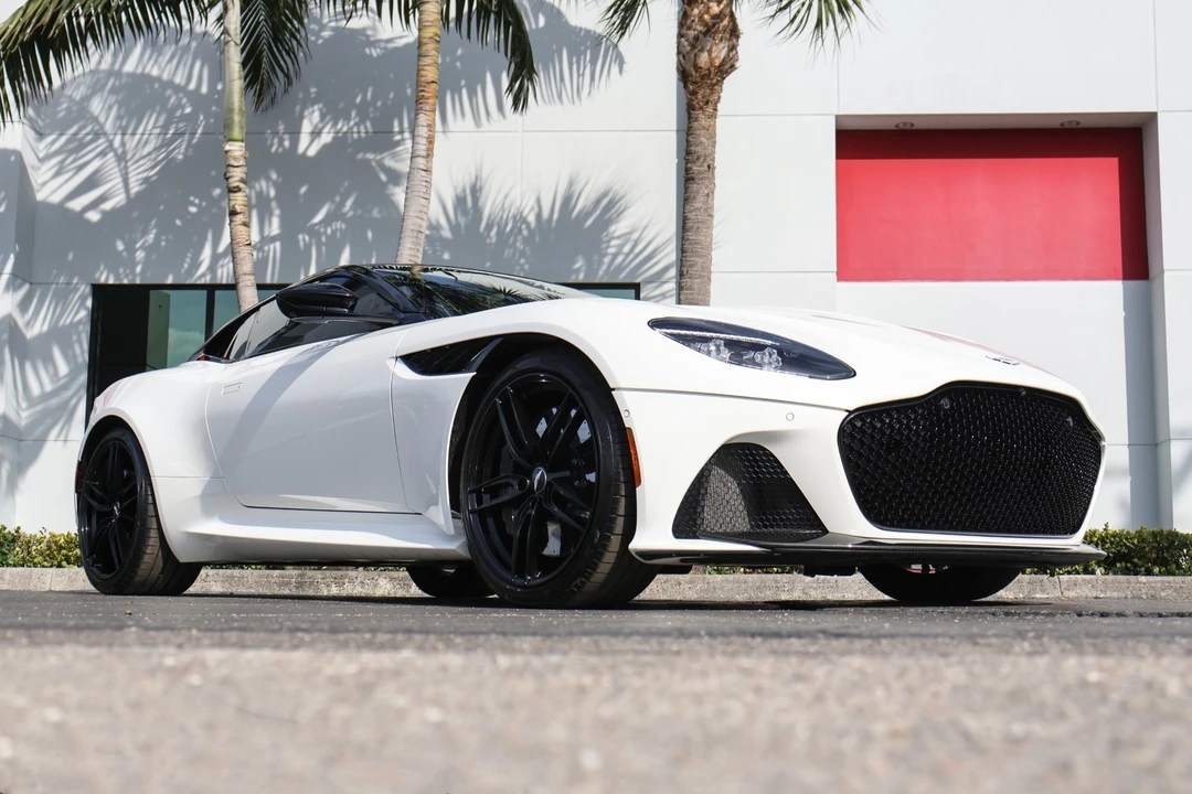 2019 Aston Martin DBS Superleggera - Image 16 of 31