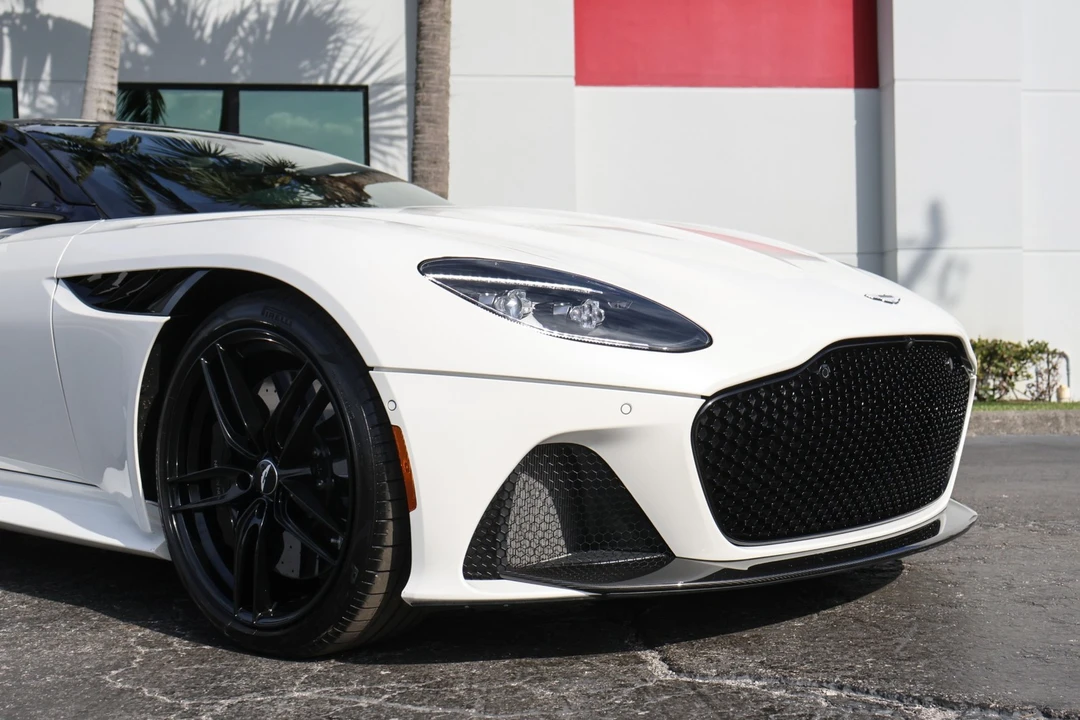 2019 Aston Martin DBS Superleggera - Image 17 of 31