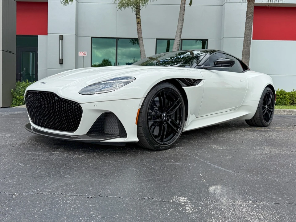 2019 Aston Martin DBS Superleggera - Image 9 of 31