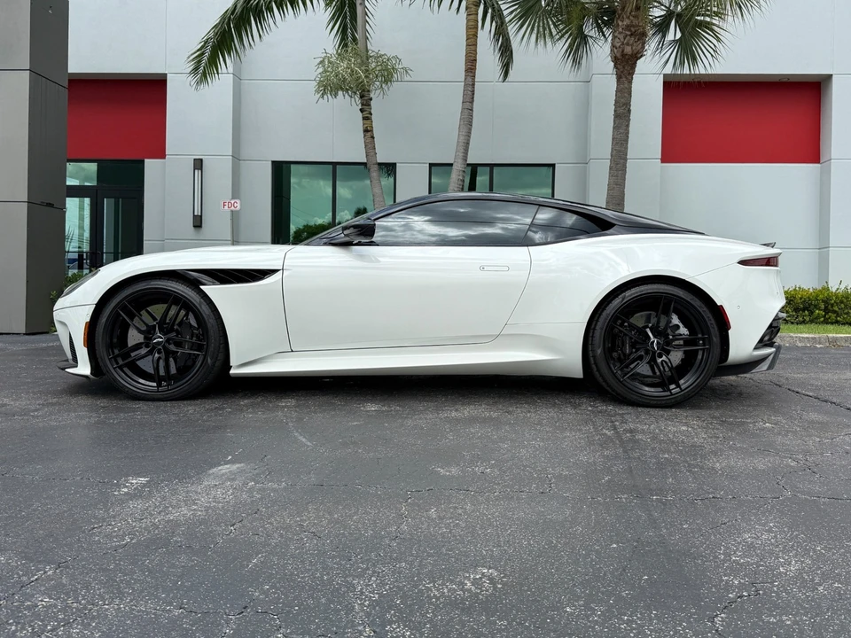 2019 Aston Martin DBS Superleggera - Image 22 of 31