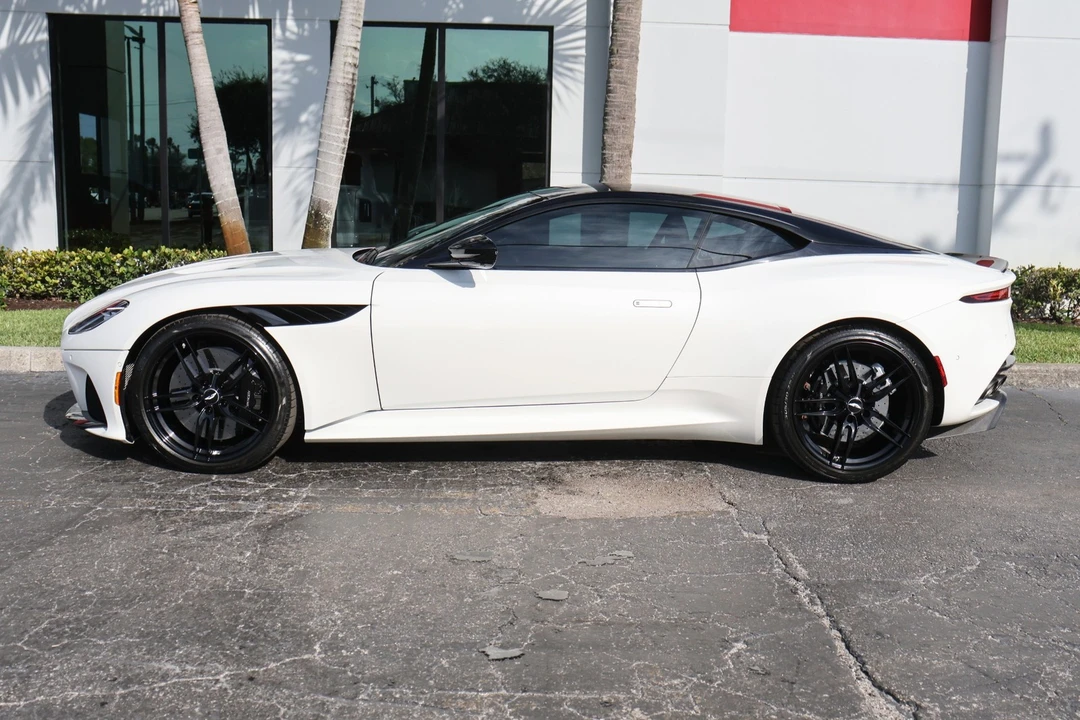 2019 Aston Martin - Image 26 of 31