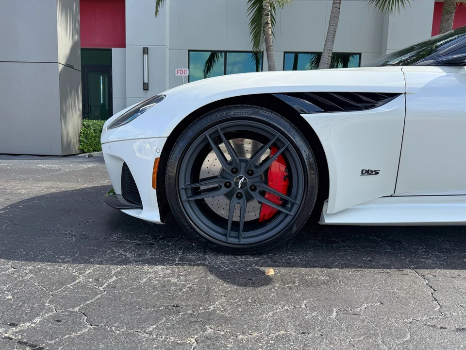 2019 Aston Martin DBS Superleggera - Image 14 of 21