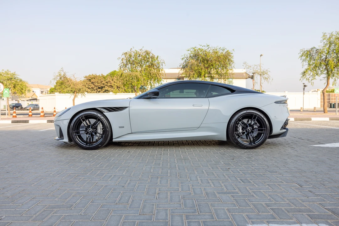 2019 Aston Martin DBS Superleggera - Image 4 of 31