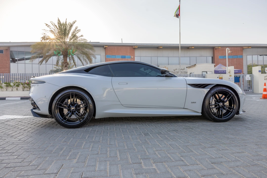 2019 Aston Martin DBS Superleggera - Image 8 of 31
