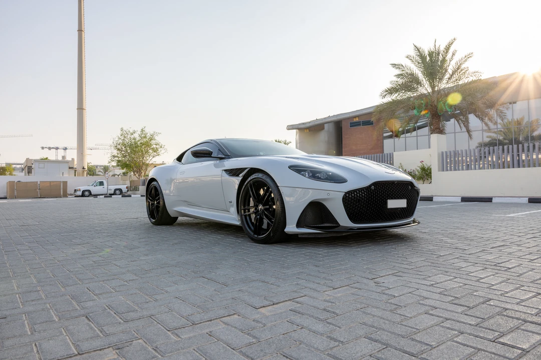 2019 Aston Martin DBS Superleggera - Image 9 of 31