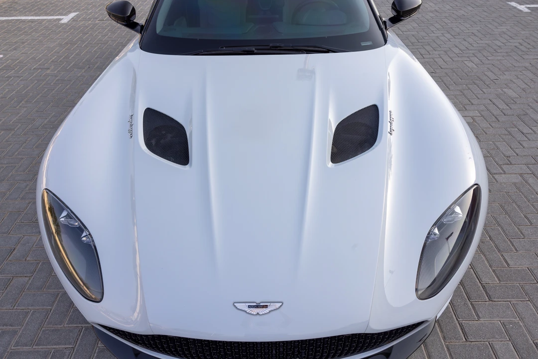 2019 Aston Martin DBS Superleggera - Image 13 of 31