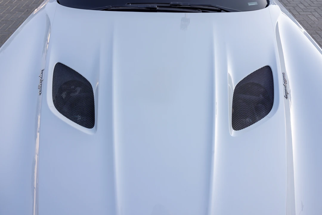 2019 Aston Martin DBS Superleggera - Image 14 of 31