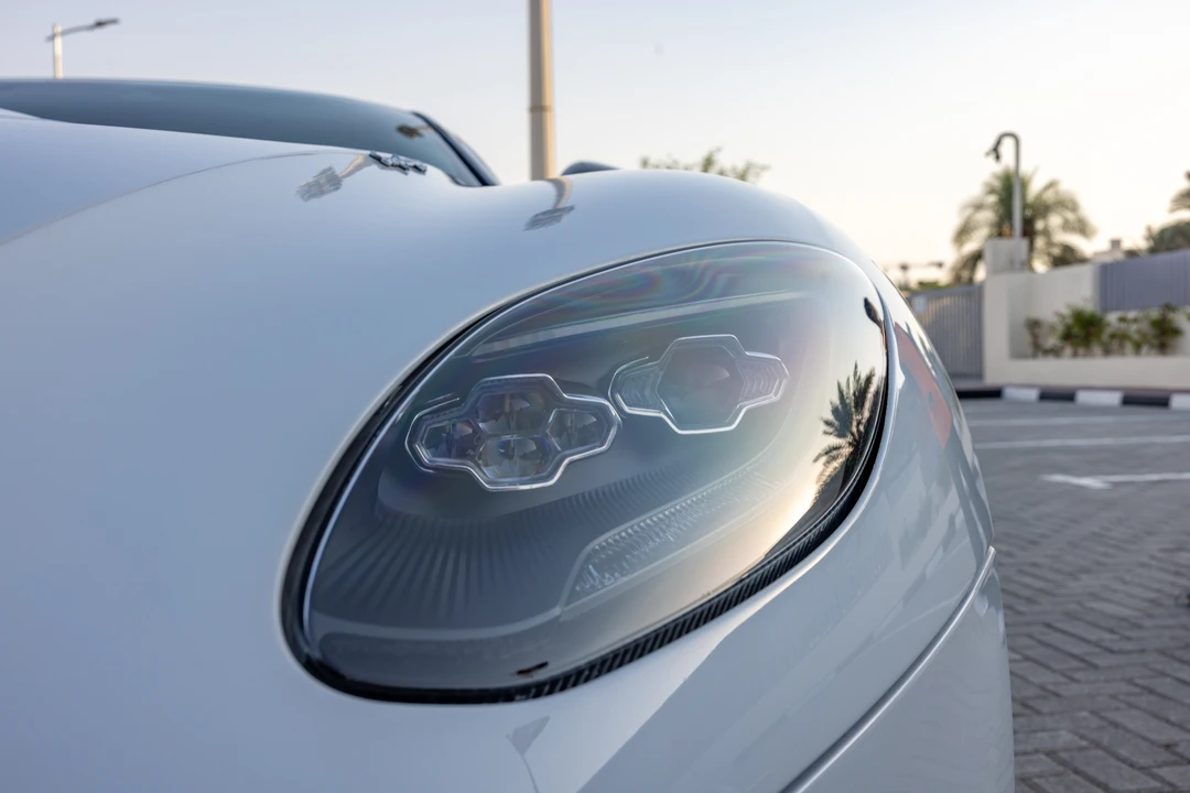 2019 Aston Martin DBS Superleggera - Image 17 of 31