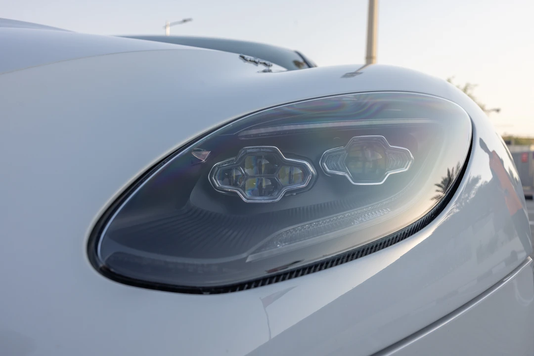 2019 Aston Martin DBS Superleggera - Image 18 of 31