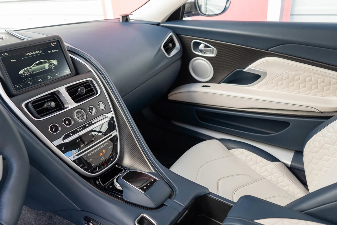 2019 Aston Martin DBS Superleggera - Image 8 of 31