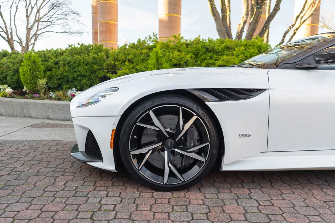 2019 Aston Martin DBS Superleggera - Image 3 of 31