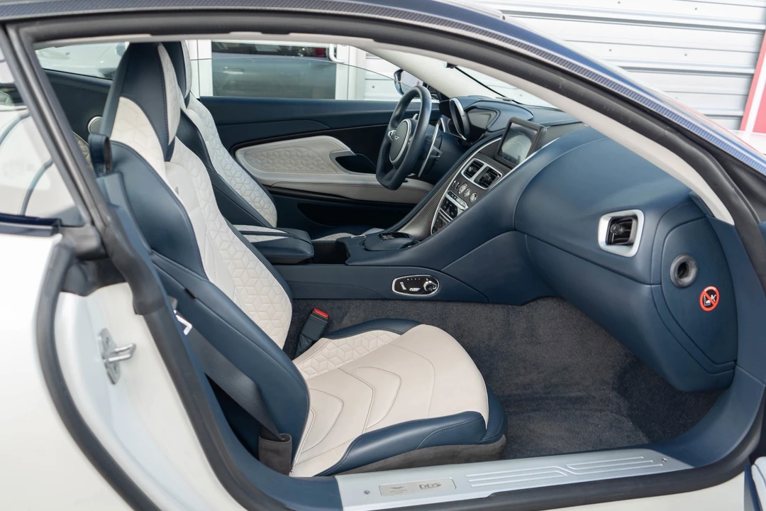 2019 Aston Martin DBS Superleggera - Image 27 of 31