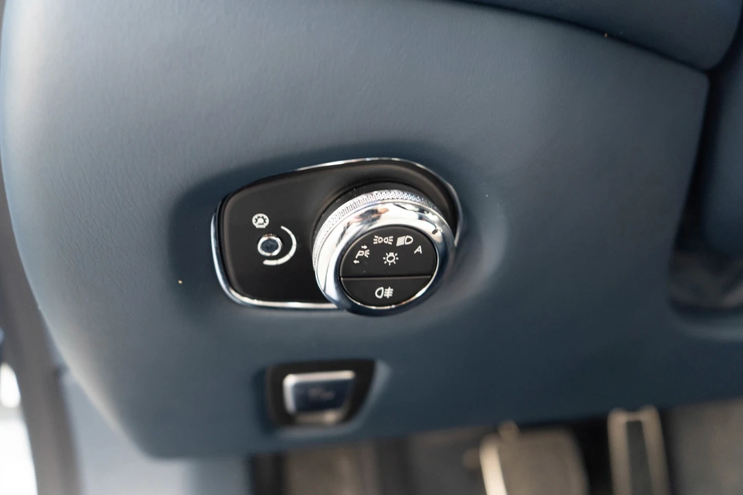 2019 Aston Martin DBS Superleggera - Image 22 of 31