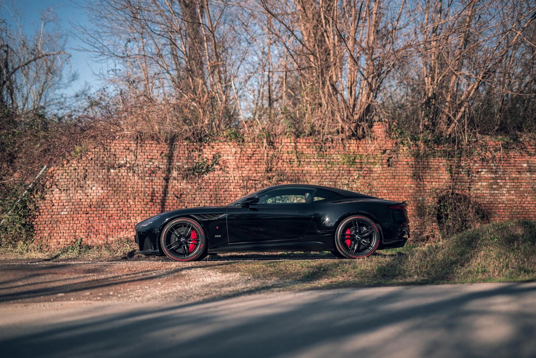 2019 Aston Martin DBS Superleggera - Image 8 of 31