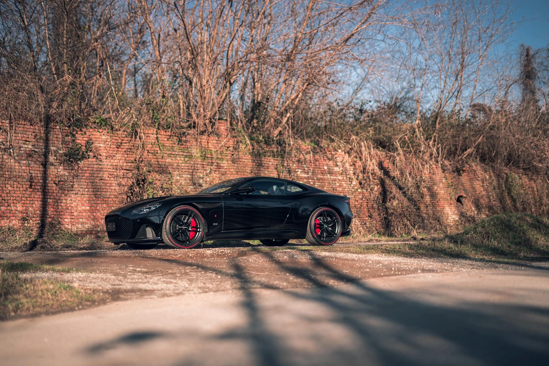 2019 Aston Martin DBS Superleggera - Image 11 of 31