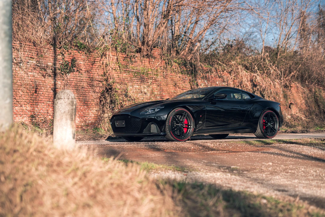 2019 Aston Martin DBS Superleggera - Image 13 of 31
