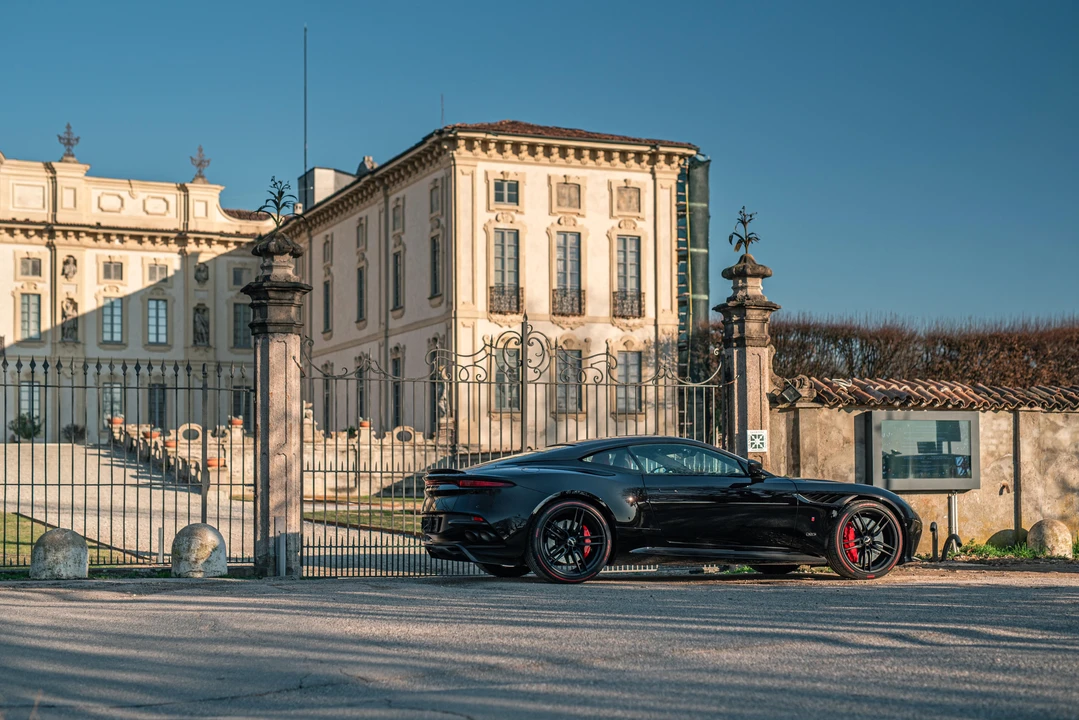 2019 Aston Martin DBS Superleggera - Image 14 of 31
