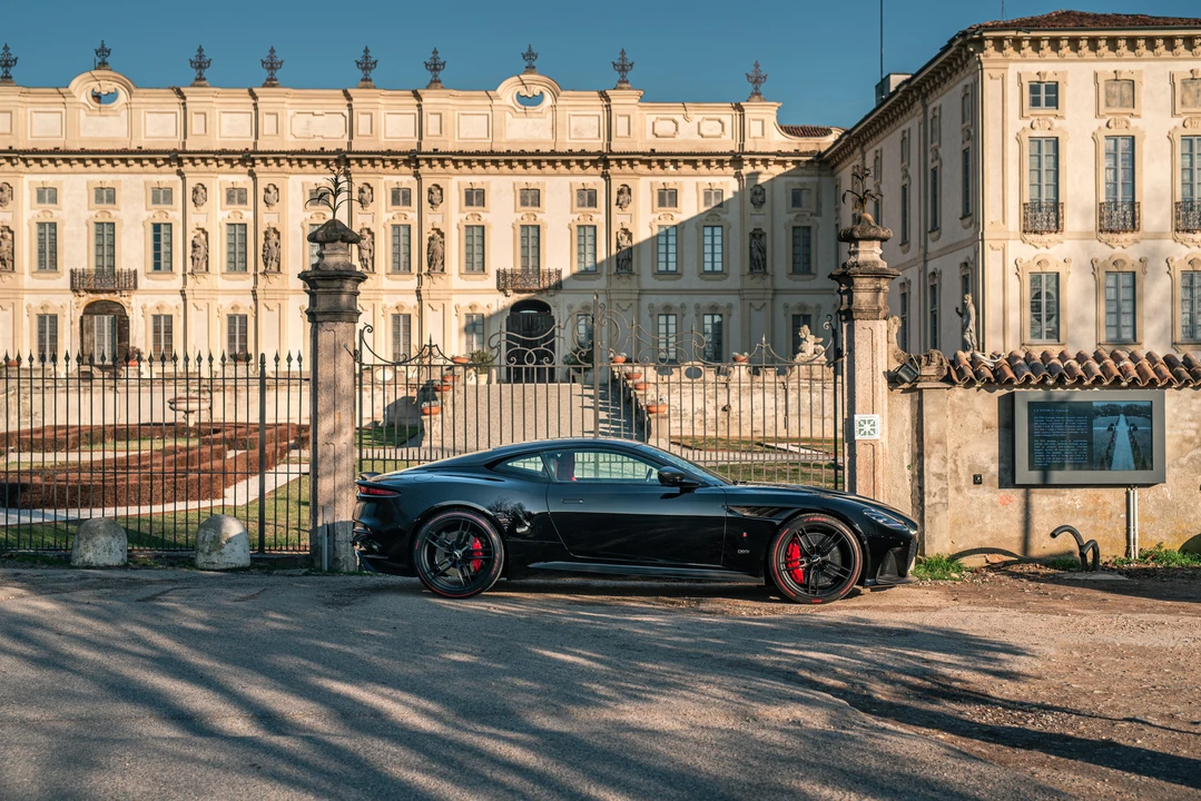 2019 Aston Martin DBS Superleggera - Image 15 of 31