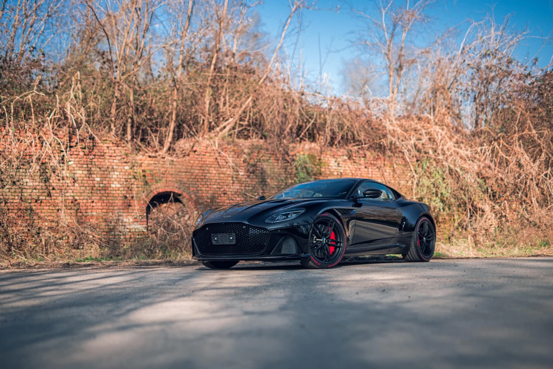 2019 Aston Martin DBS Superleggera - Image 17 of 31