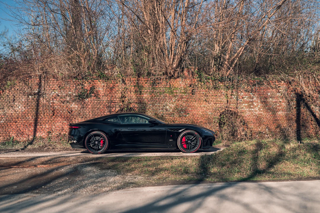 2019 Aston Martin DBS Superleggera - Image 4 of 31