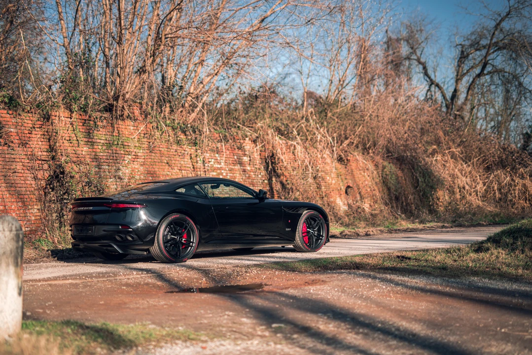 2019 Aston Martin DBS Superleggera - Image 23 of 31