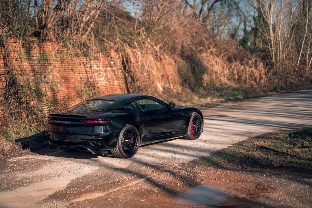 2019 Aston Martin DBS Superleggera - Image 5 of 31