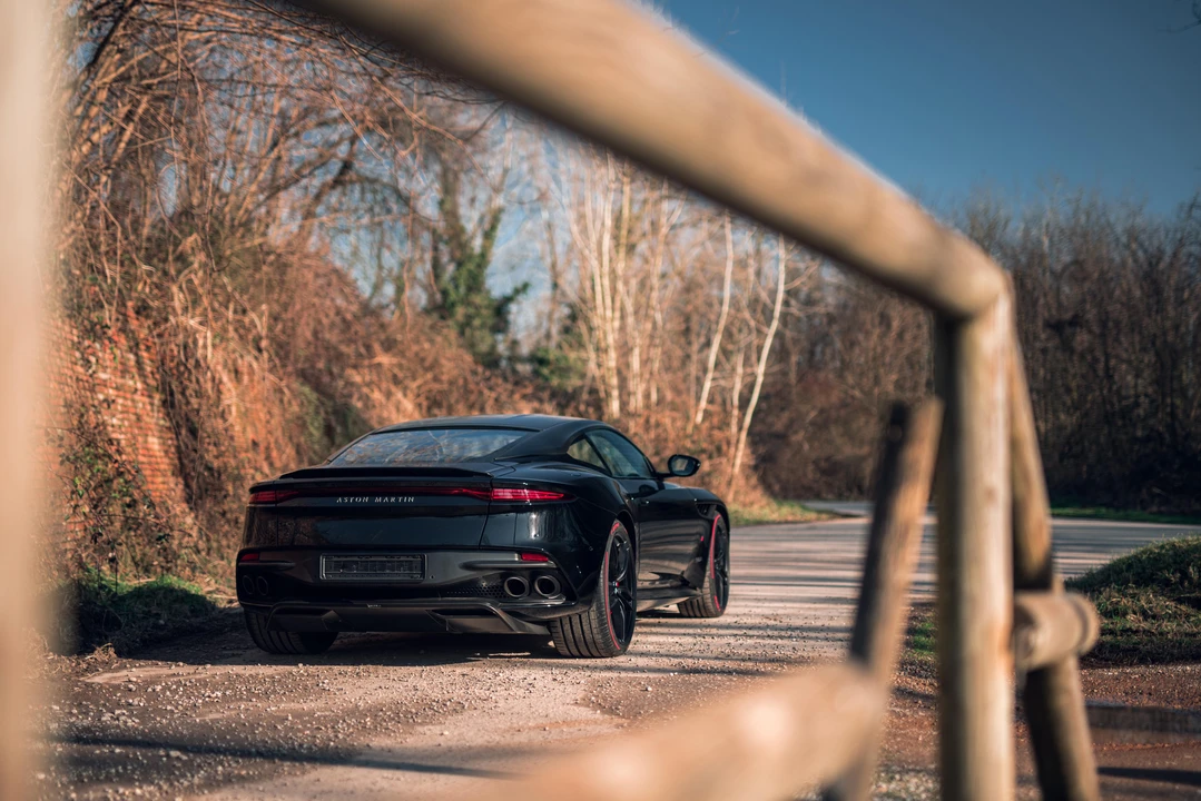 2019 Aston Martin DBS Superleggera - Image 24 of 31
