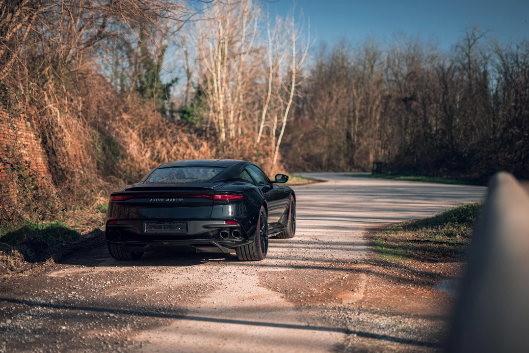 2019 Aston Martin DBS Superleggera - Image 25 of 31